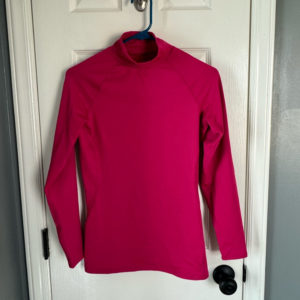 Under Armour pink fitted cold gear “coupe ajustée” compression shirt